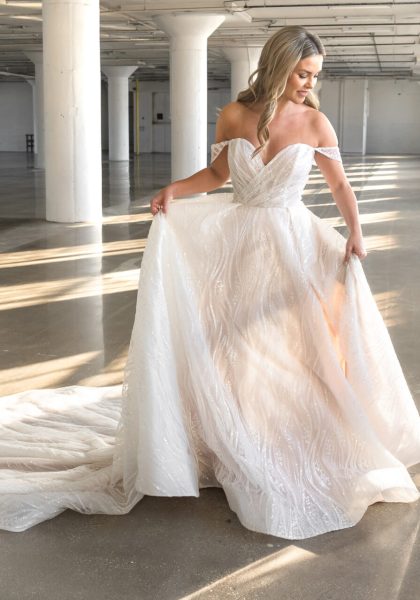 Elegant Lace Sweetheart Wedding Dress With Off The Shoulder Straps