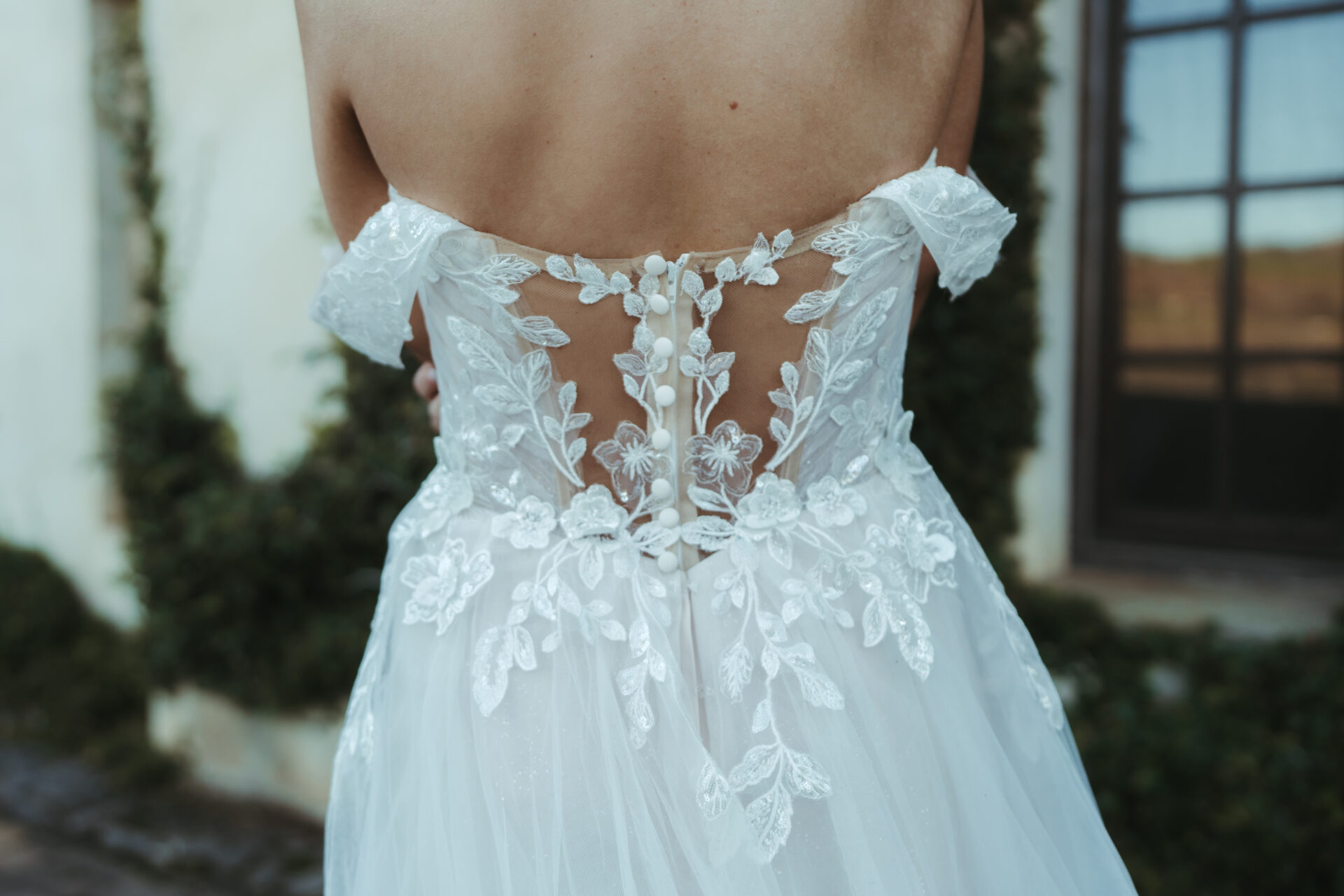 Timeless Wedding Dresses To Lookout : Exquisite lace, sequins +